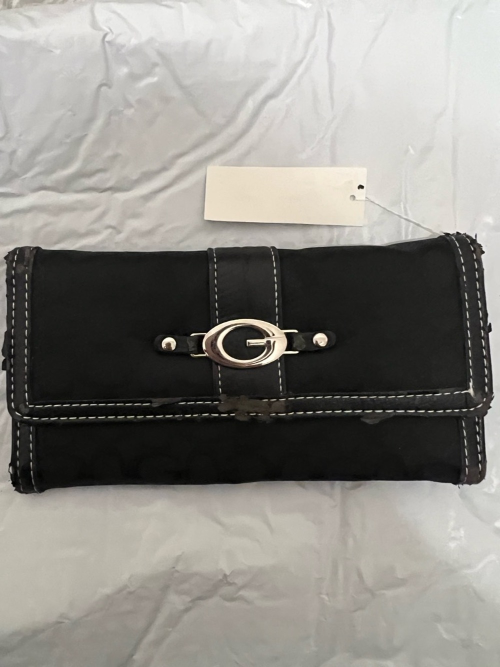 Black Women's Wallet with Silver G Accent
